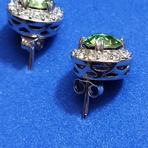 Jade New Sterling Silver Green & Swarovski Element August Birthstone Earriings - Picture 3 of 8